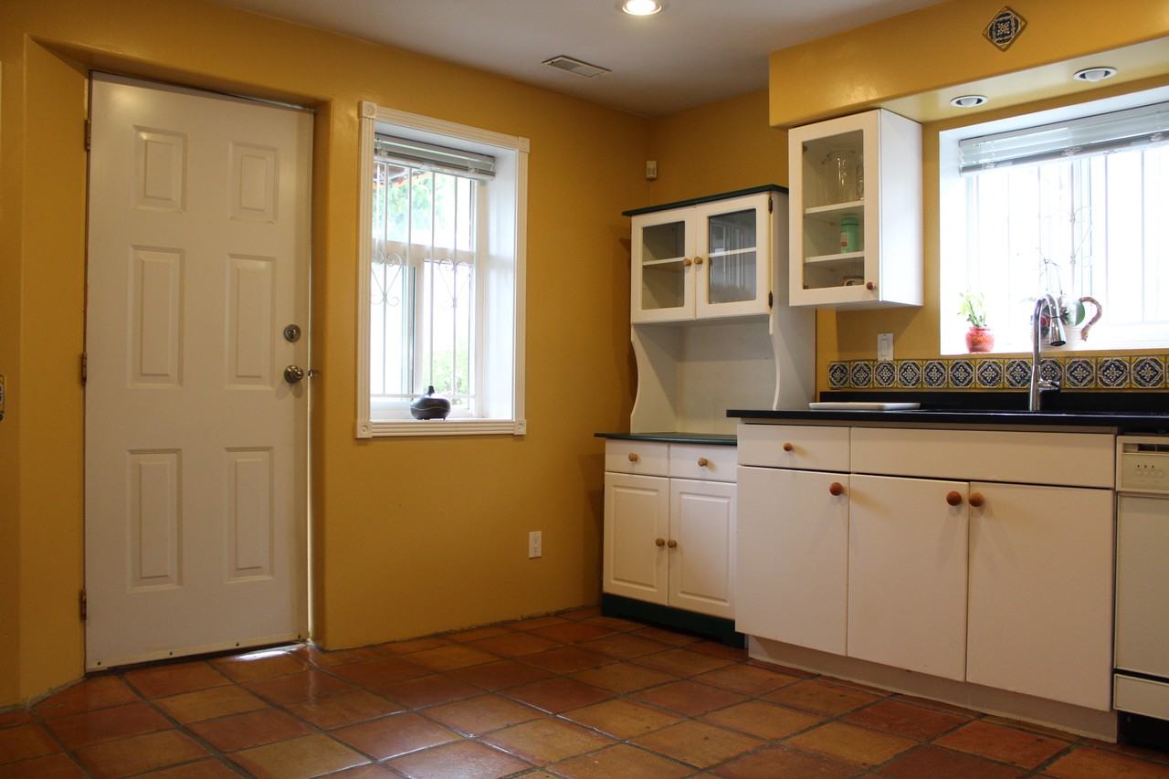 4792 Ridgelawn Drive - Photo 4 of 11