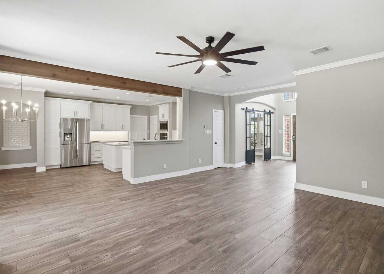 8603 Solano Dr - Photo 5 of 39