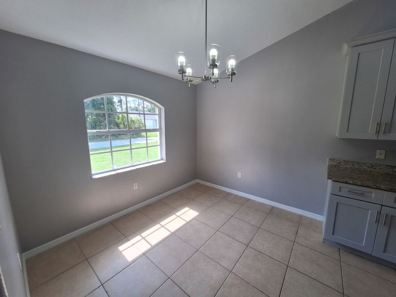 1220 Waycross St - Photo 3 of 36