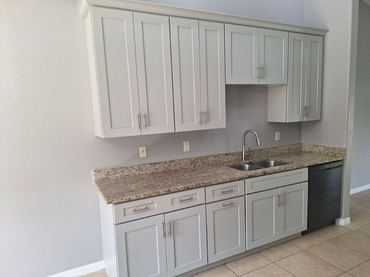 1220 Waycross St - Photo 4 of 36
