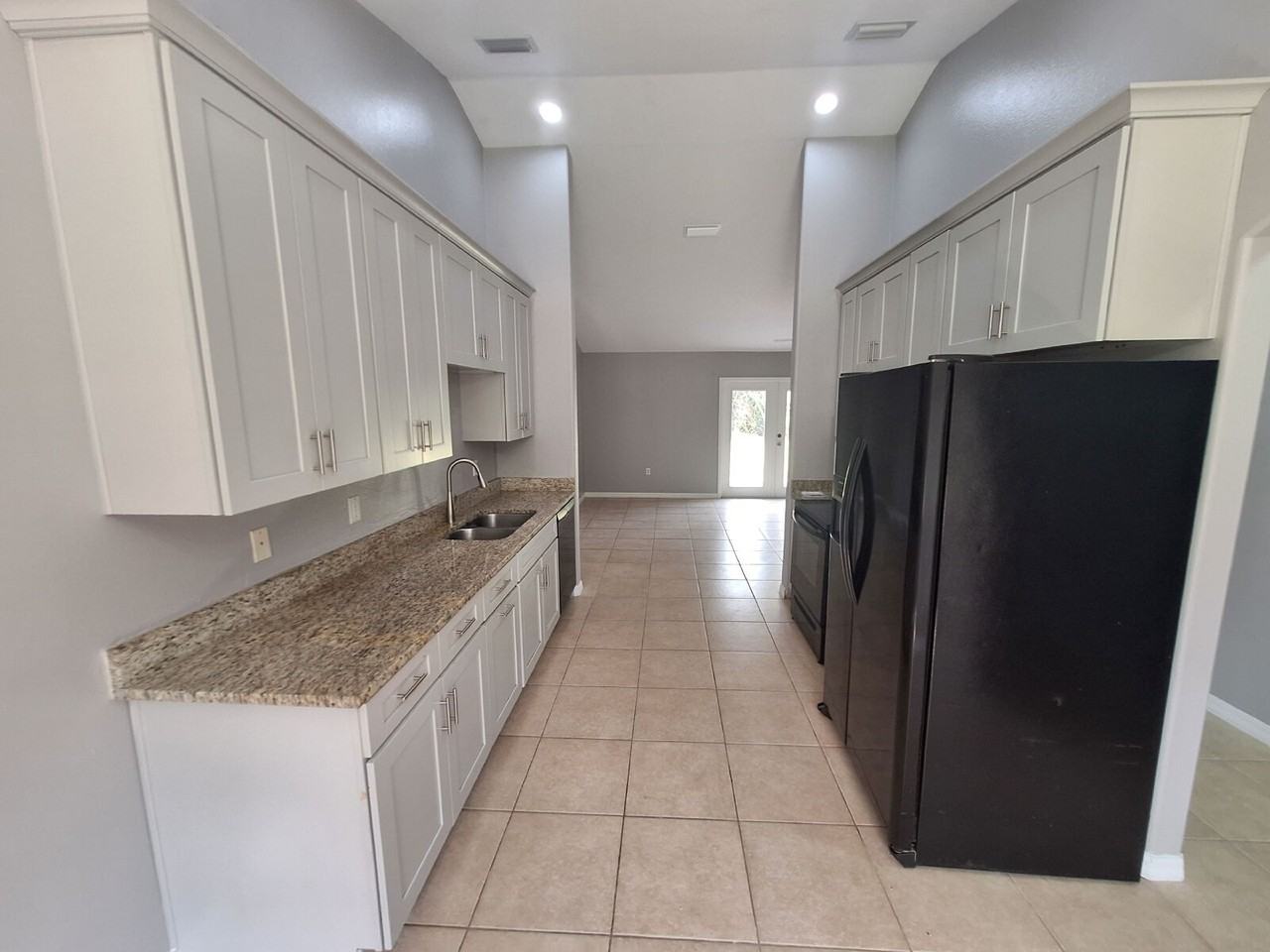 1220 Waycross St - Photo 5 of 36