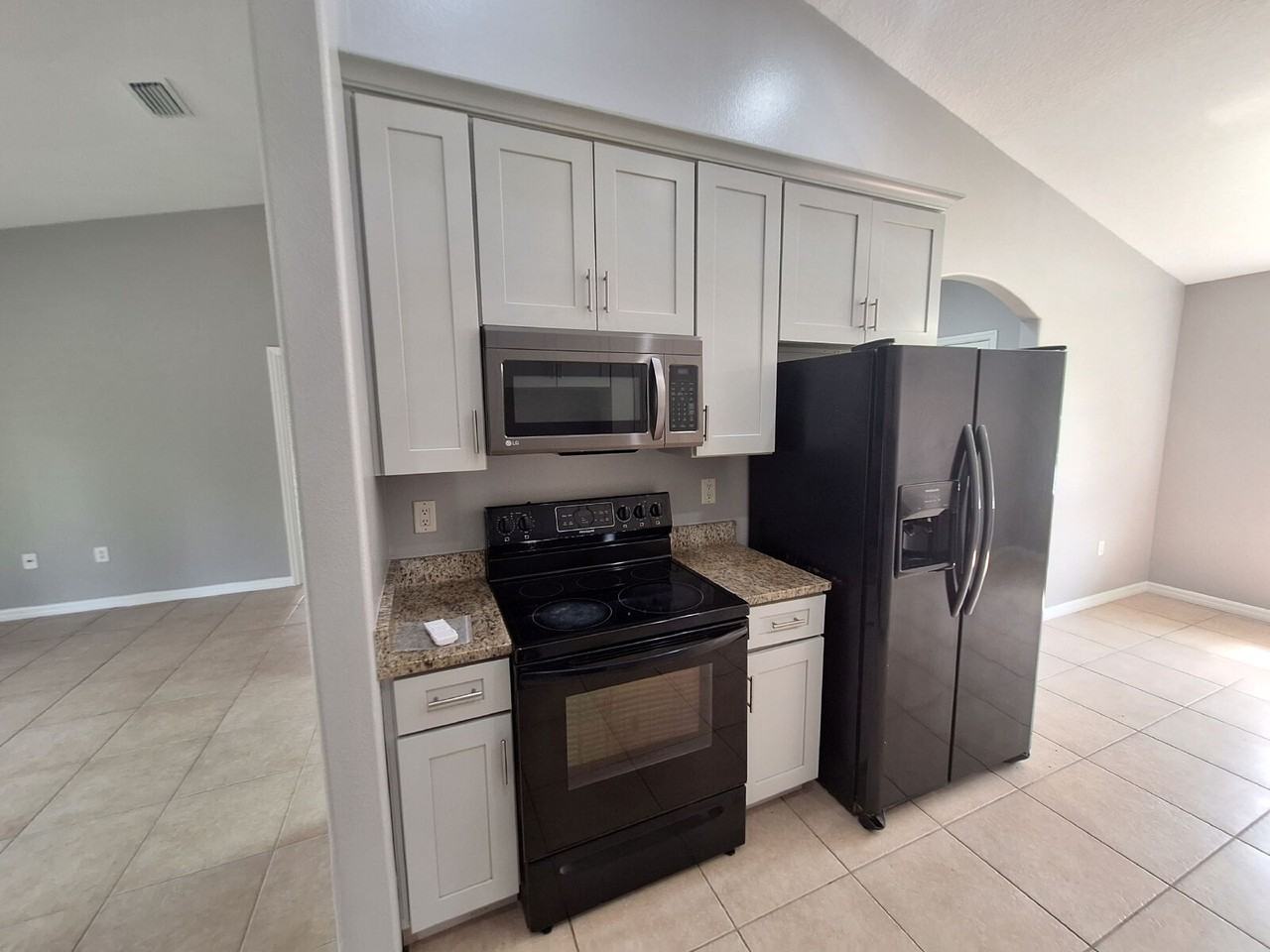 1220 Waycross St - Photo 6 of 36
