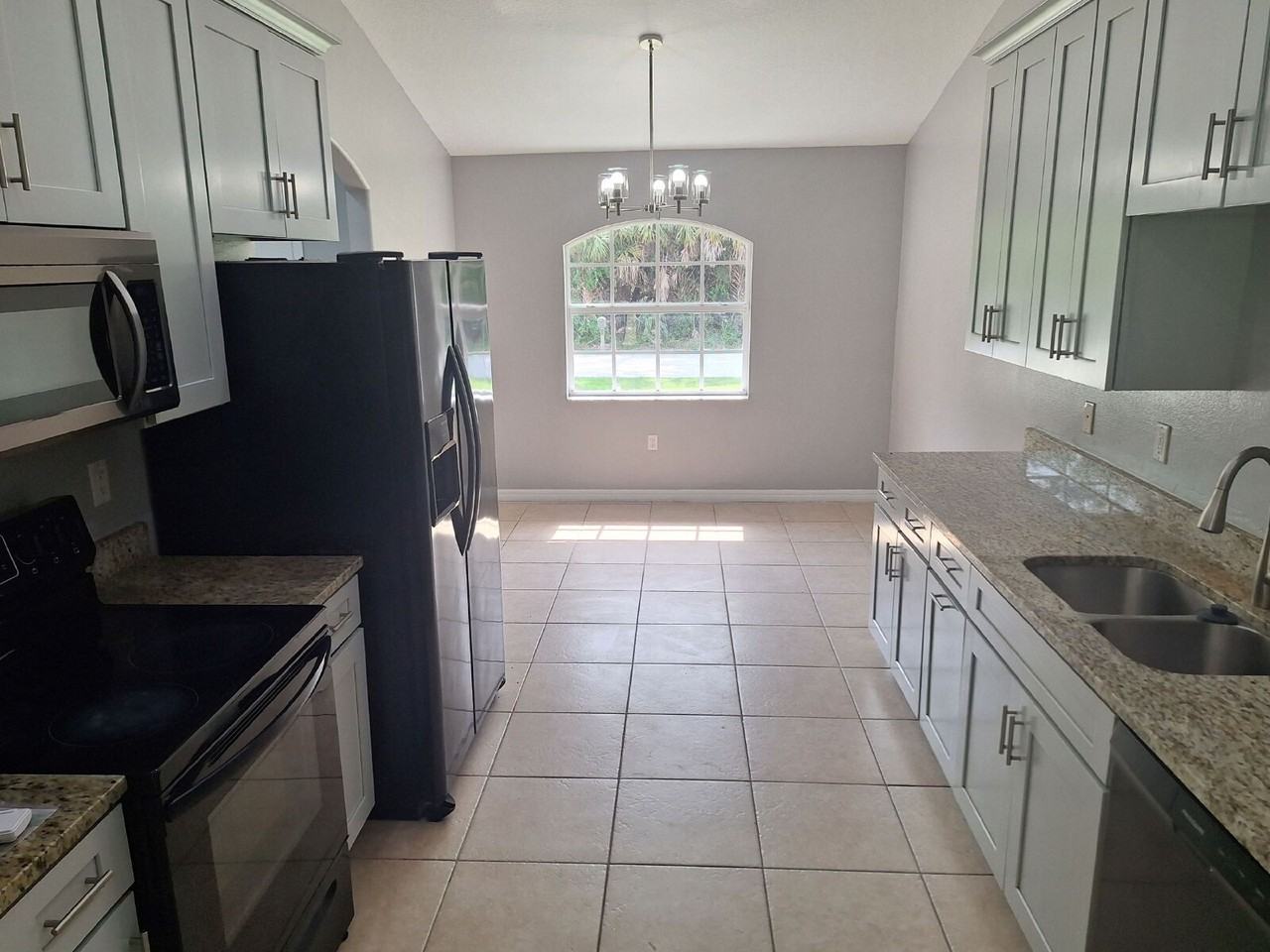 1220 Waycross St - Photo 7 of 36
