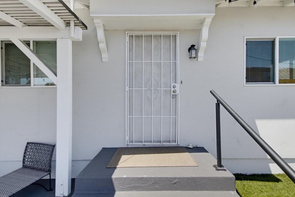 4222 Myrtle Ave - Photo 4 of 29