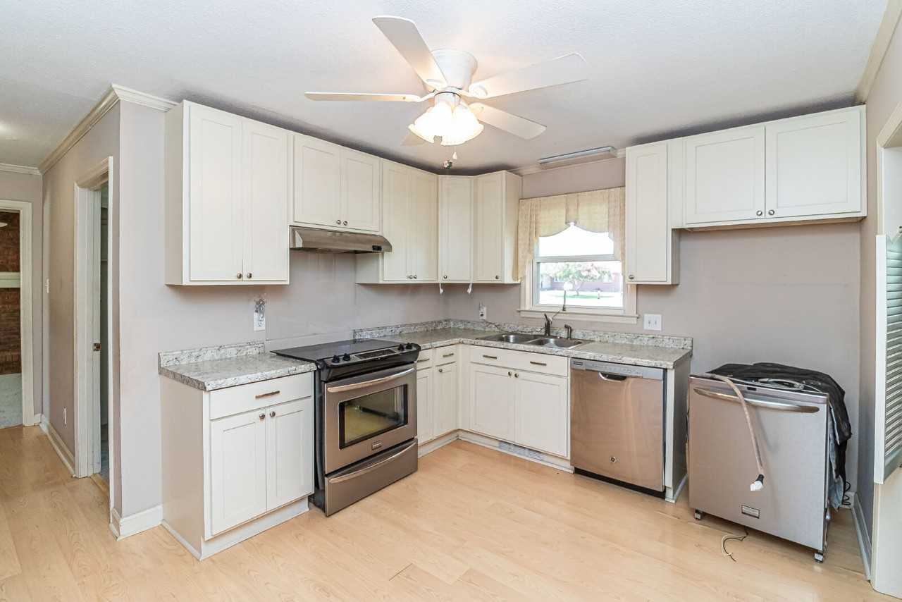 1211 Crisp St - Photo 4 of 29