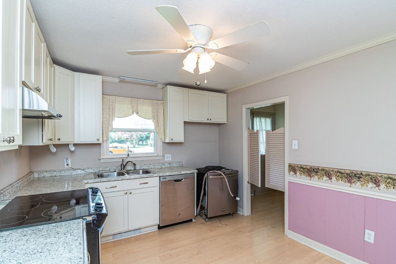 1211 Crisp St - Photo 5 of 29