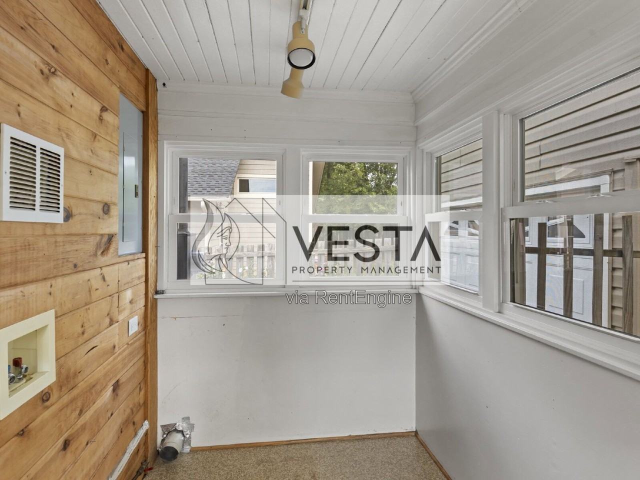 3 Grace Ave - Photo 5 of 34