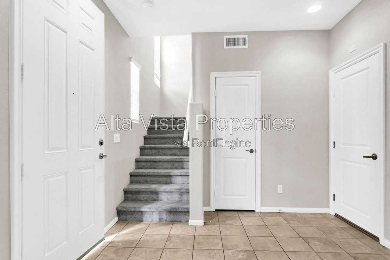 2346 Sentinel Ln - Photo 4 of 36