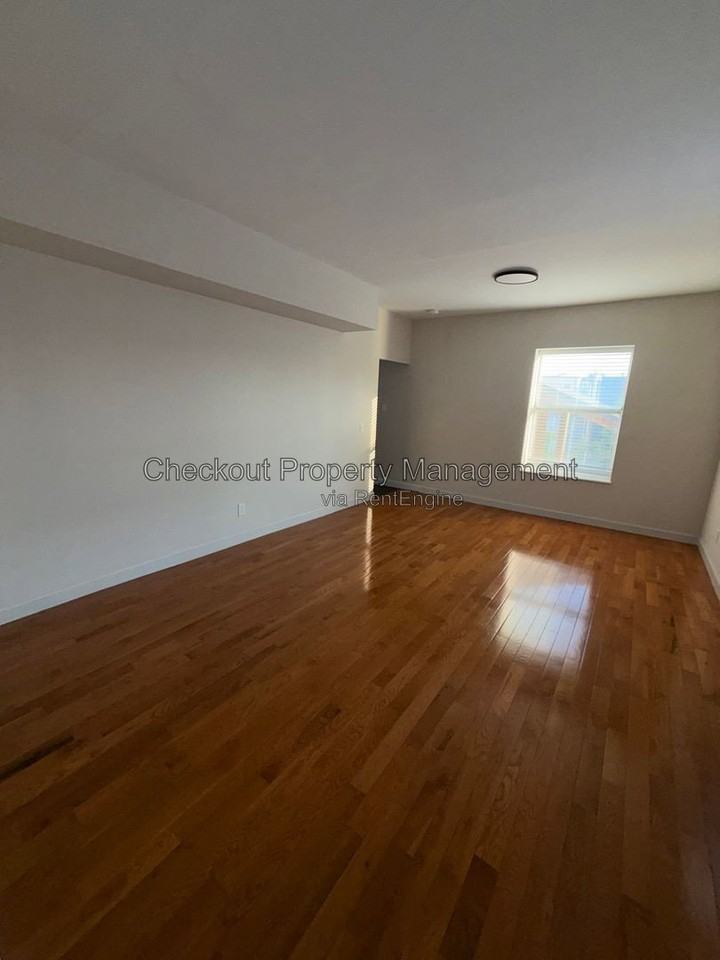5531 Pershing Ave #32 - Photo 2 of 19
