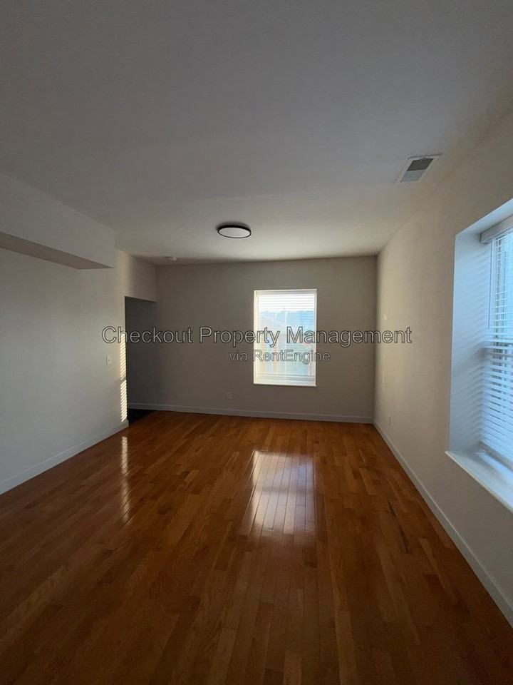 5531 Pershing Ave #32 - Photo 3 of 19