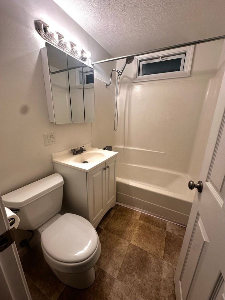 9 Emerald Dr #10 - Photo 6 of 11