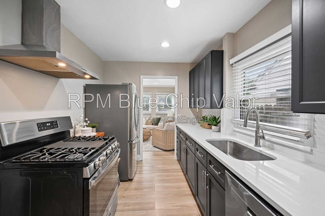3395 Ault View Ave - Photo 7 of 34