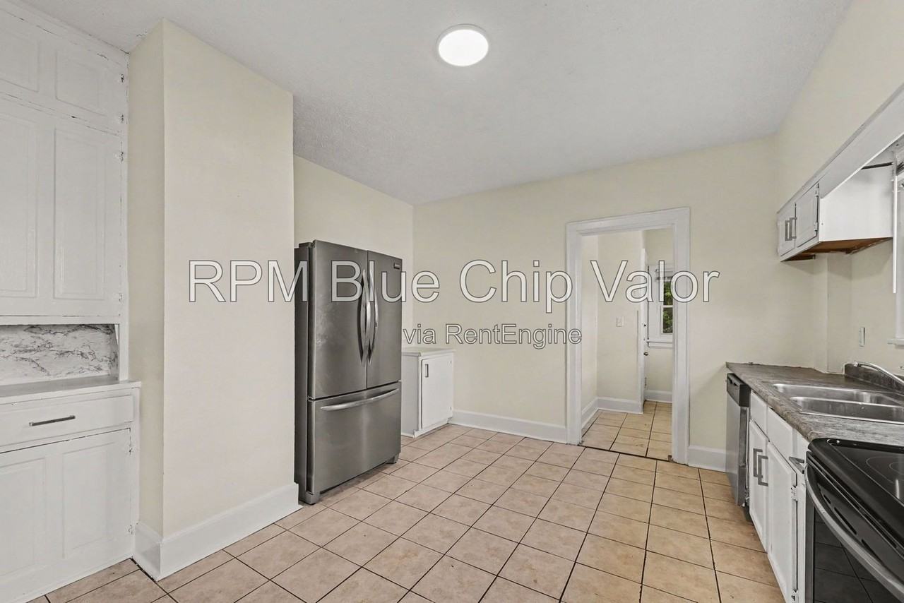 1832 Woodlawn Ave - Photo 2 of 24