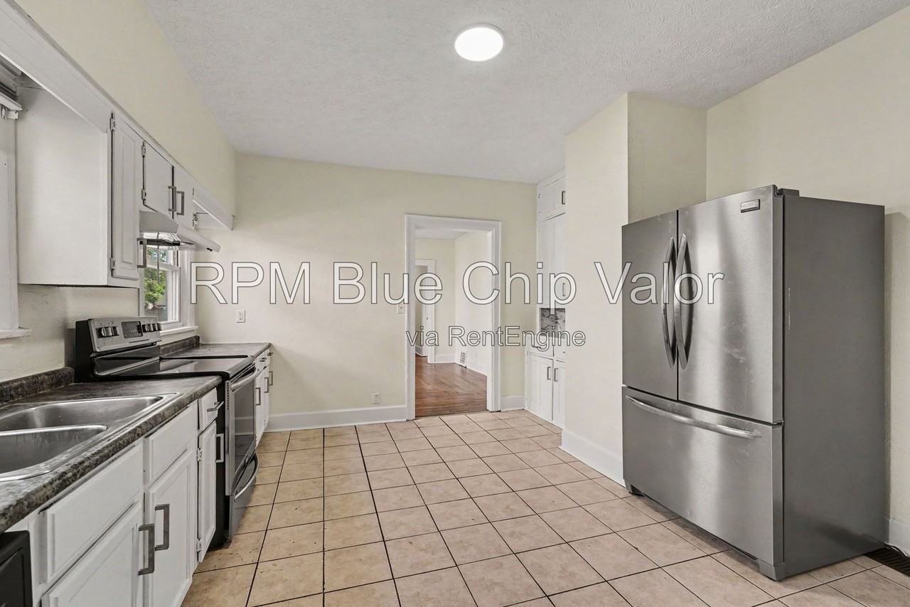 1832 Woodlawn Ave - Photo 3 of 24