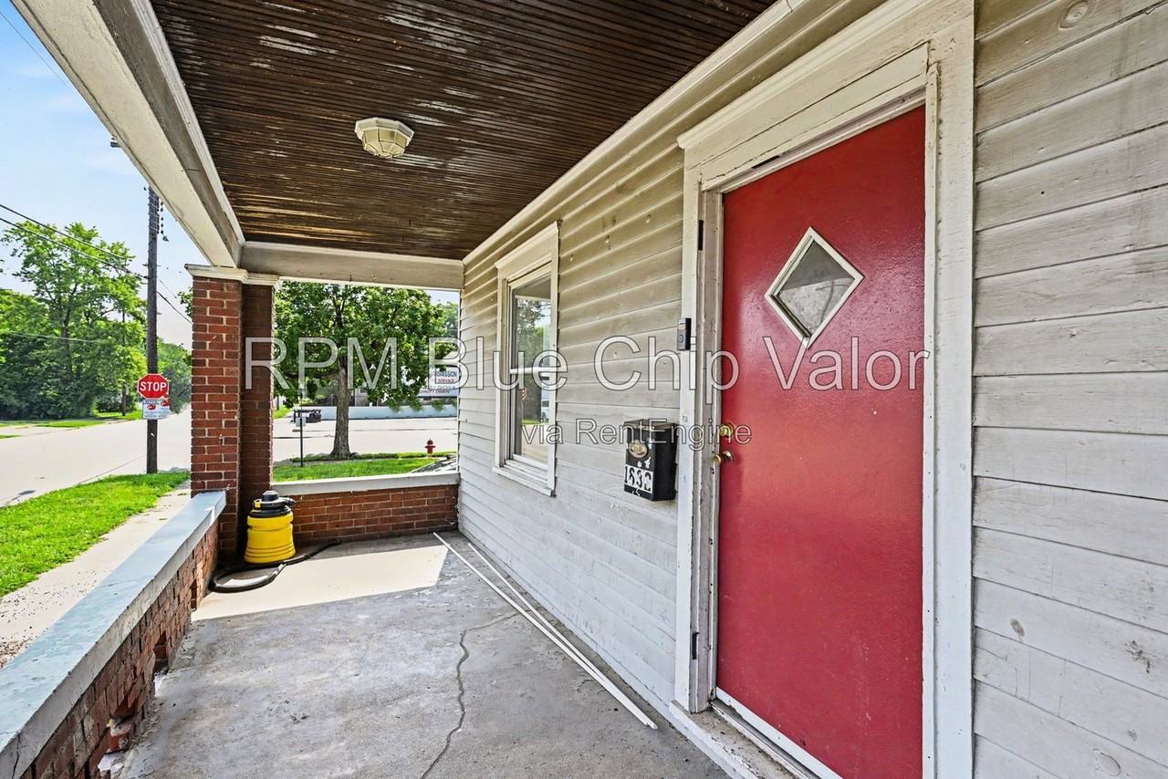1832 Woodlawn Ave - Photo 4 of 24
