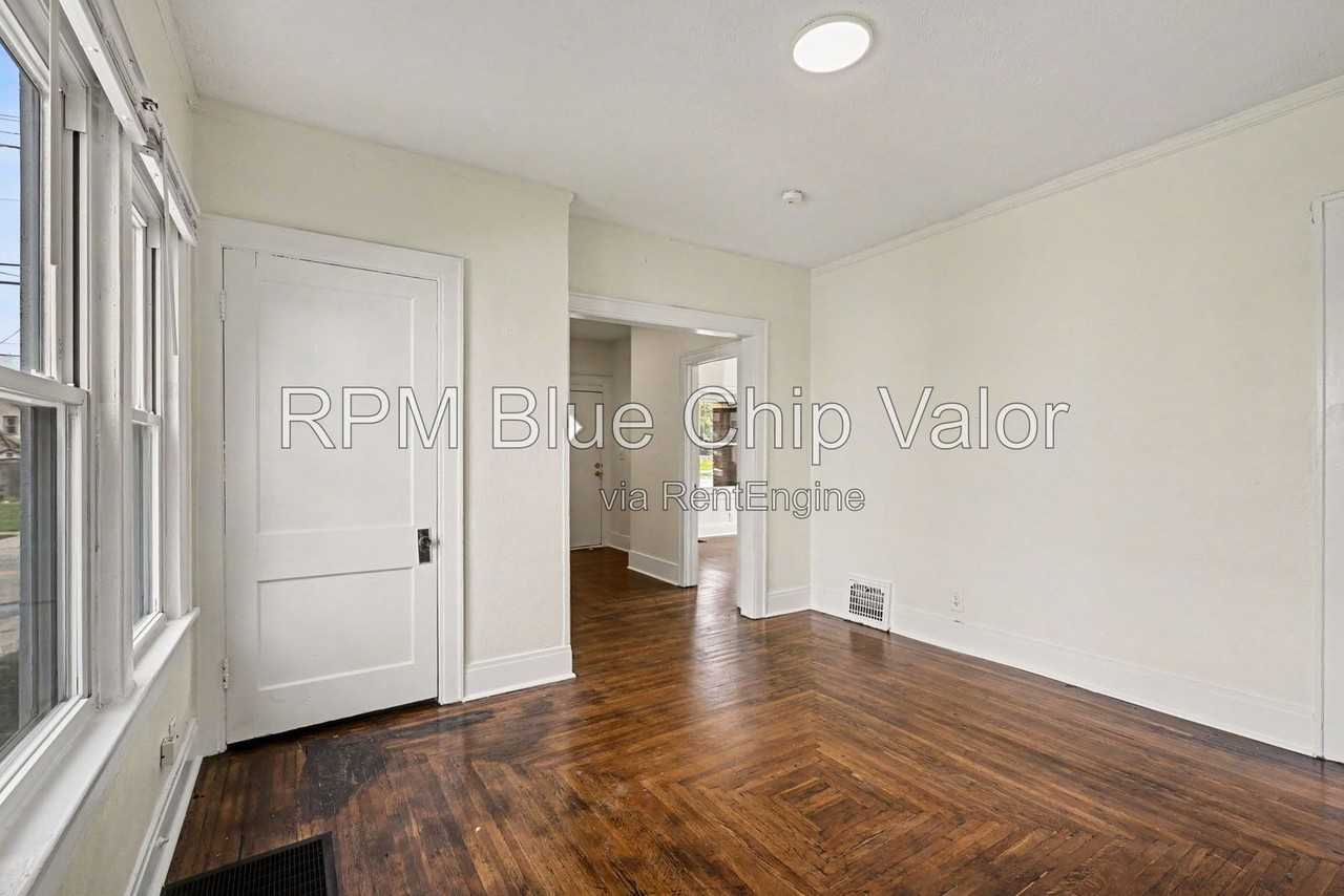 1832 Woodlawn Ave - Photo 6 of 24