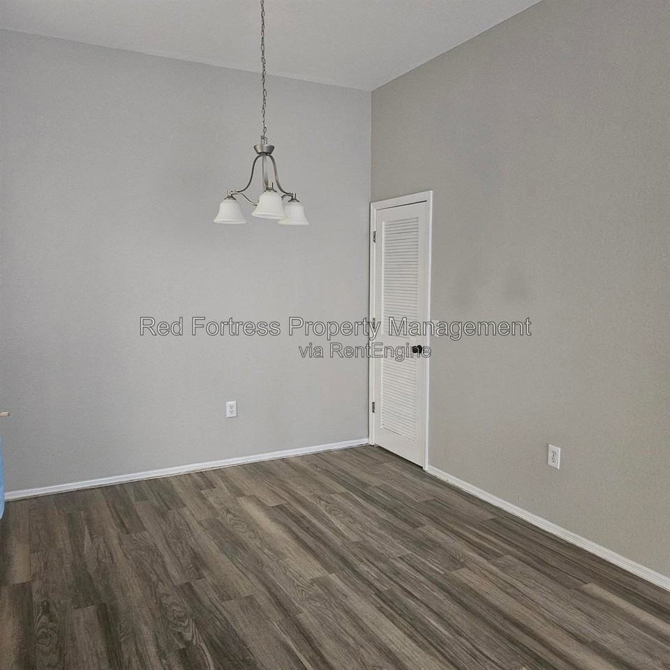 9005 Colby Dr #1920 - Photo 6 of 7