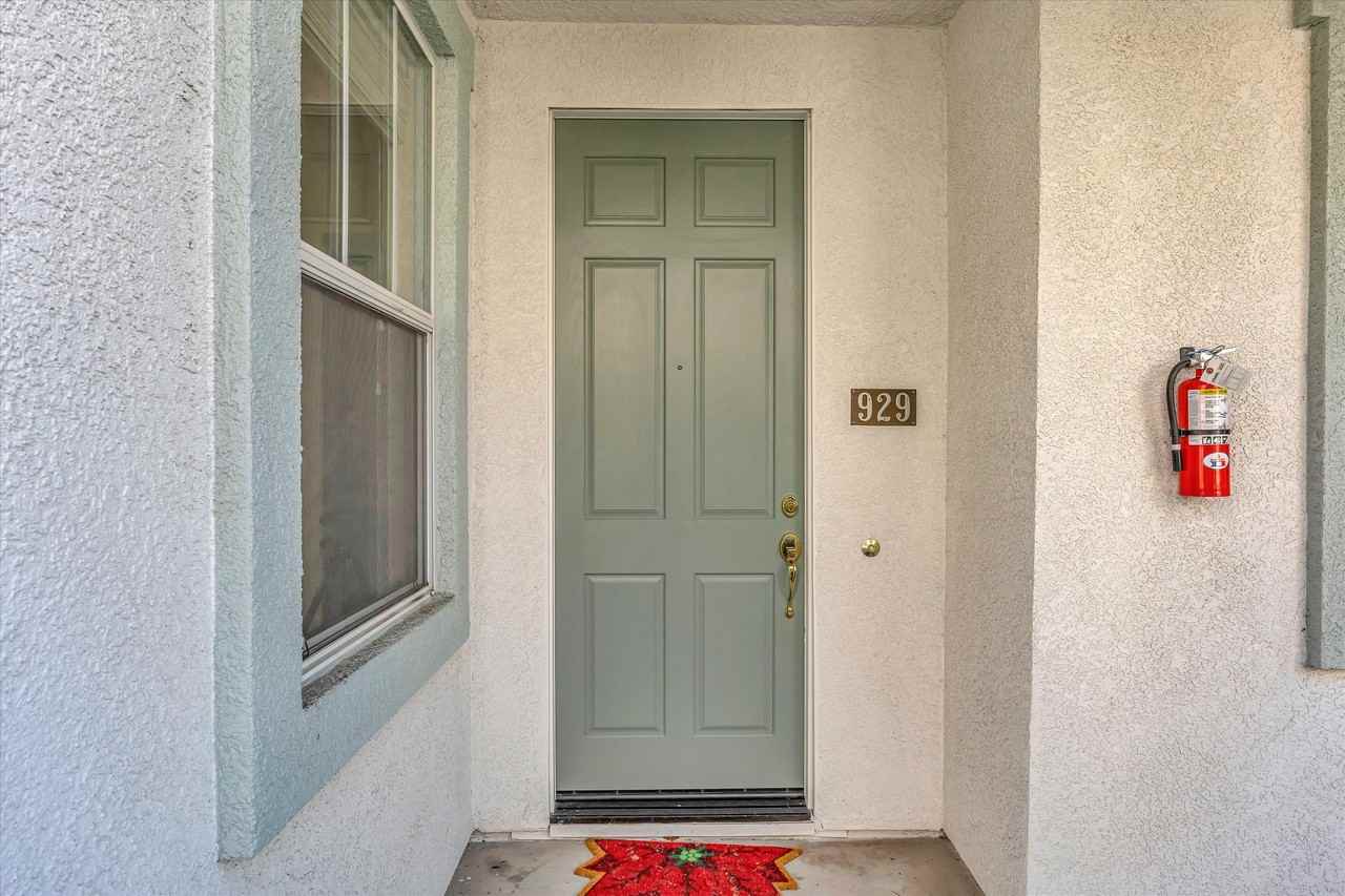 929 Monarch Cir - Photo 3 of 50