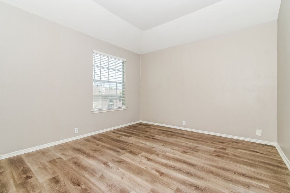 1333 Mill Wood Ln - Photo 7 of 17