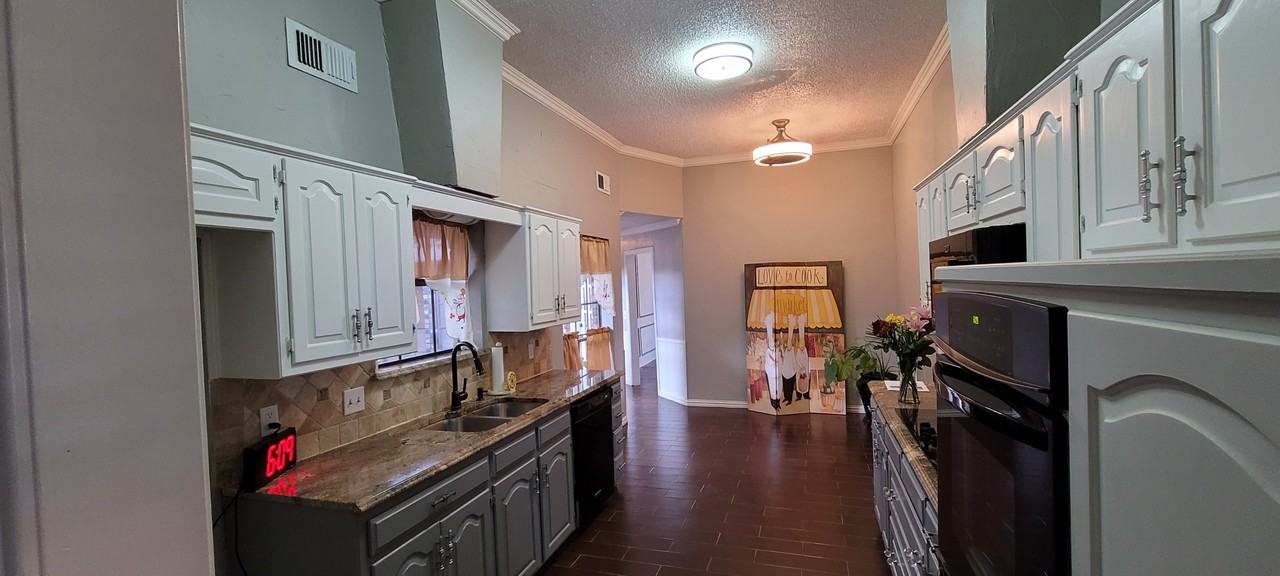 2413 Country Club Pkwy #NA - Photo 3 of 28