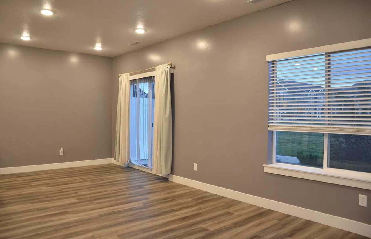 1842 S 1280 W - Photo 4 of 6