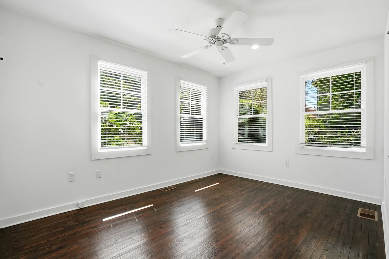 439 Oak Rd #NA - Photo 4 of 29