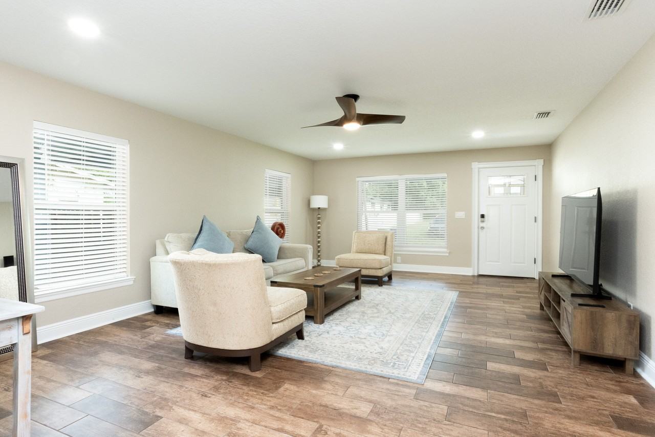 1313 E Cayuga St #NA - Photo 2 of 23