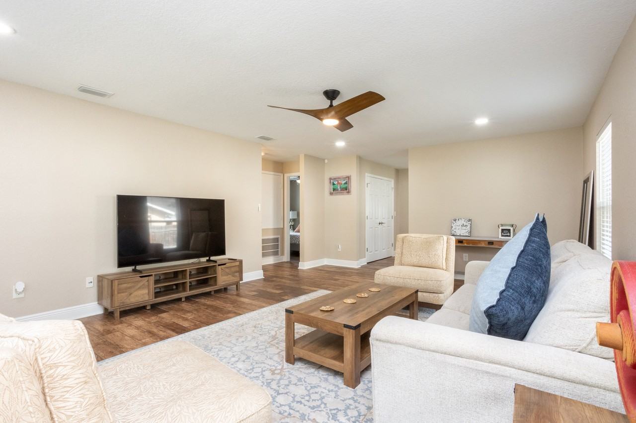 1313 E Cayuga St #NA - Photo 3 of 23