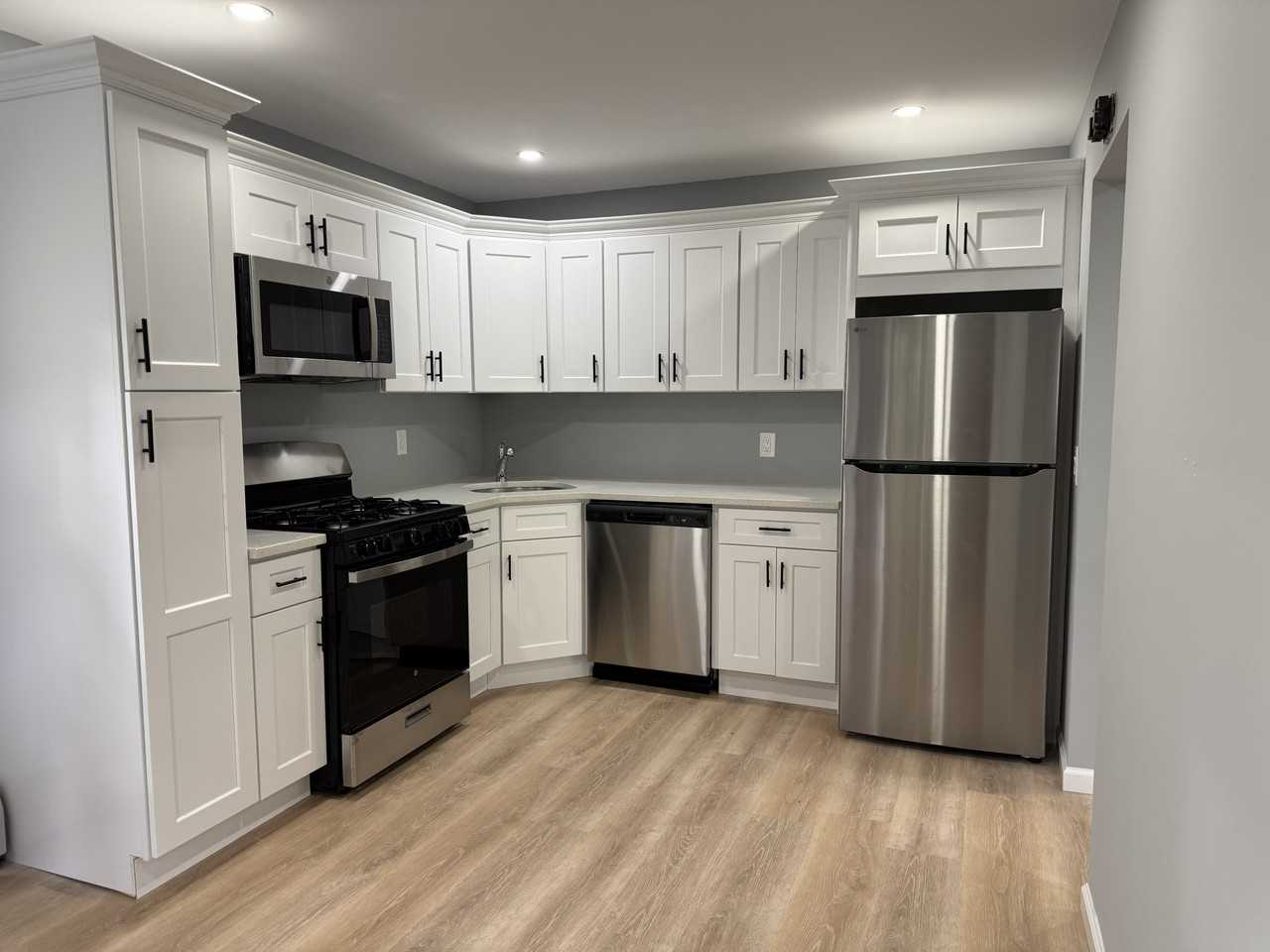 115 Washington Ave N #A - Photo 2 of 9