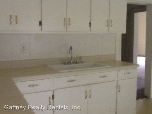 424 E Buford St - Photo 2 of 13