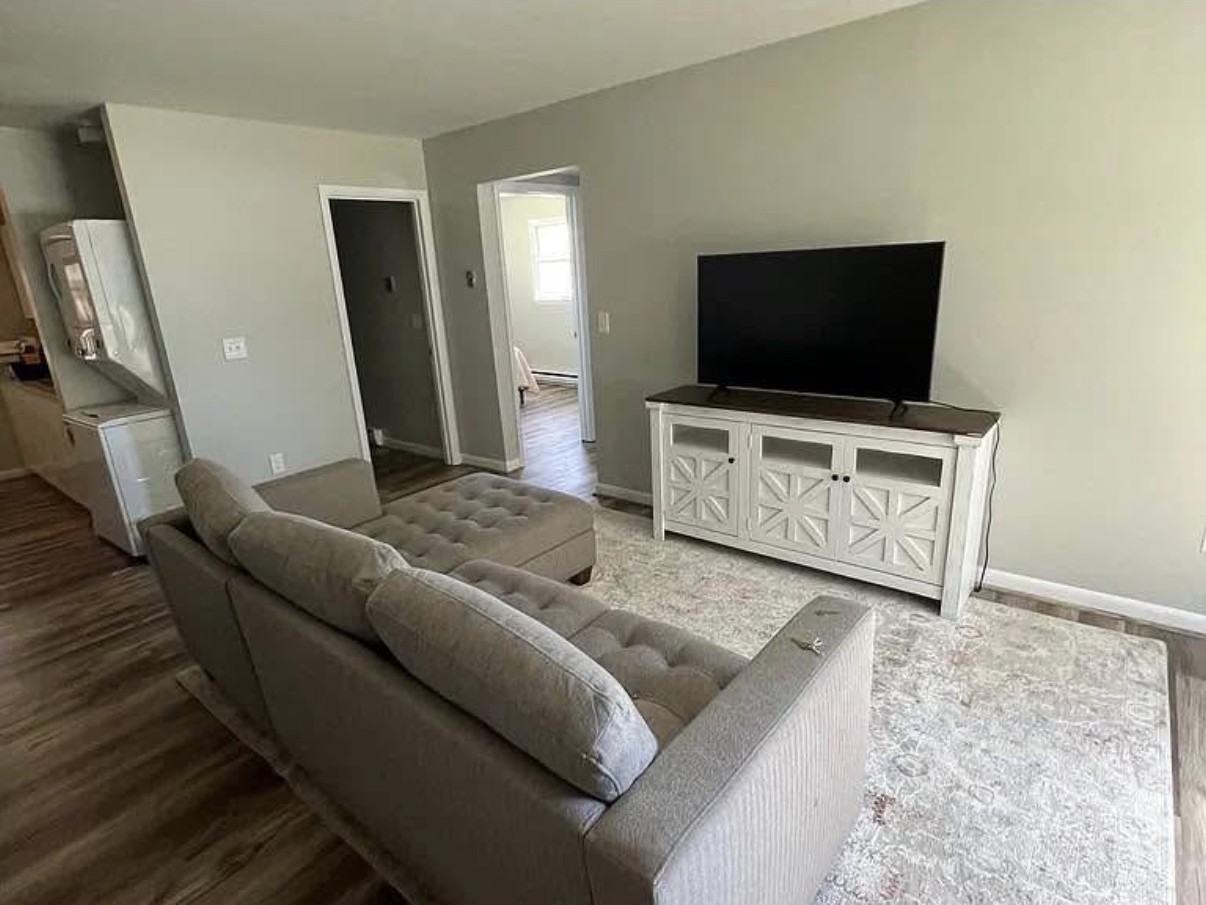 29460 Greenfield Ave #B - Photo 3 of 6