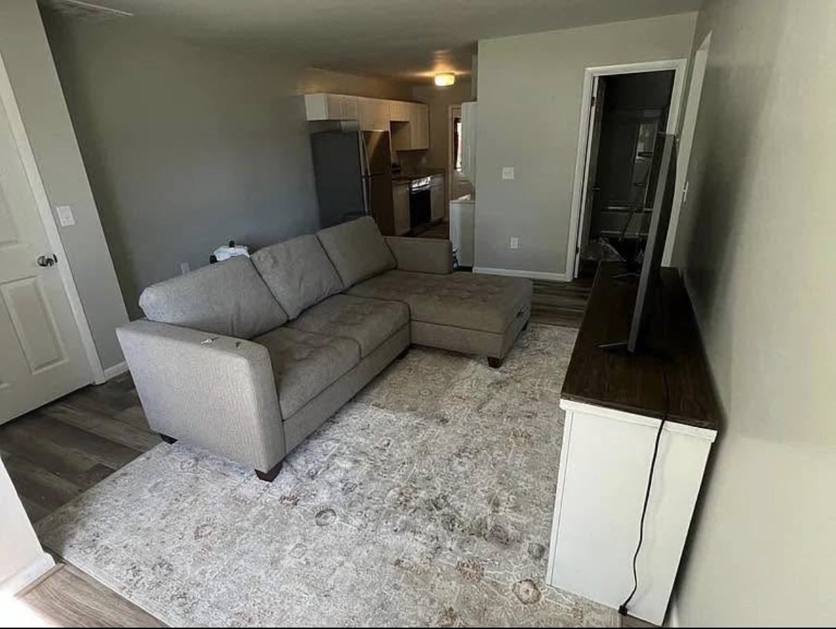 29460 Greenfield Ave #B - Photo 4 of 6