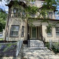 featured image of 27 Howe St #5