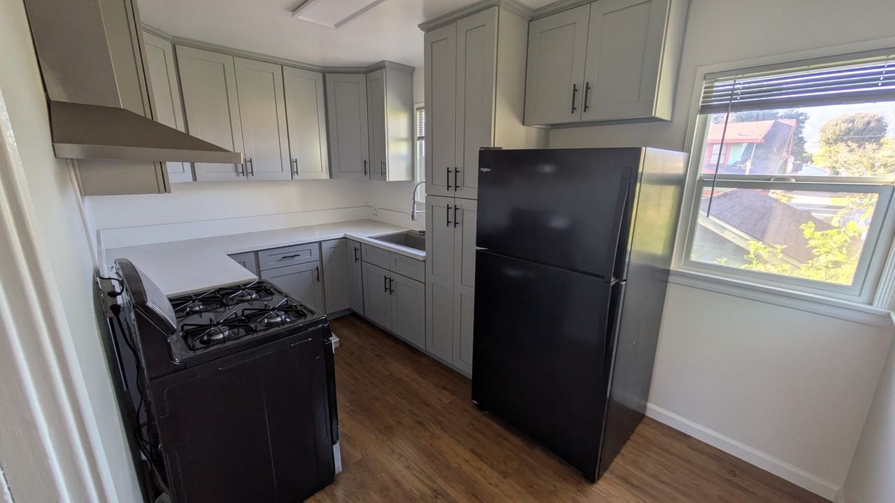 529 Myrtle St #B - Photo 3 of 6