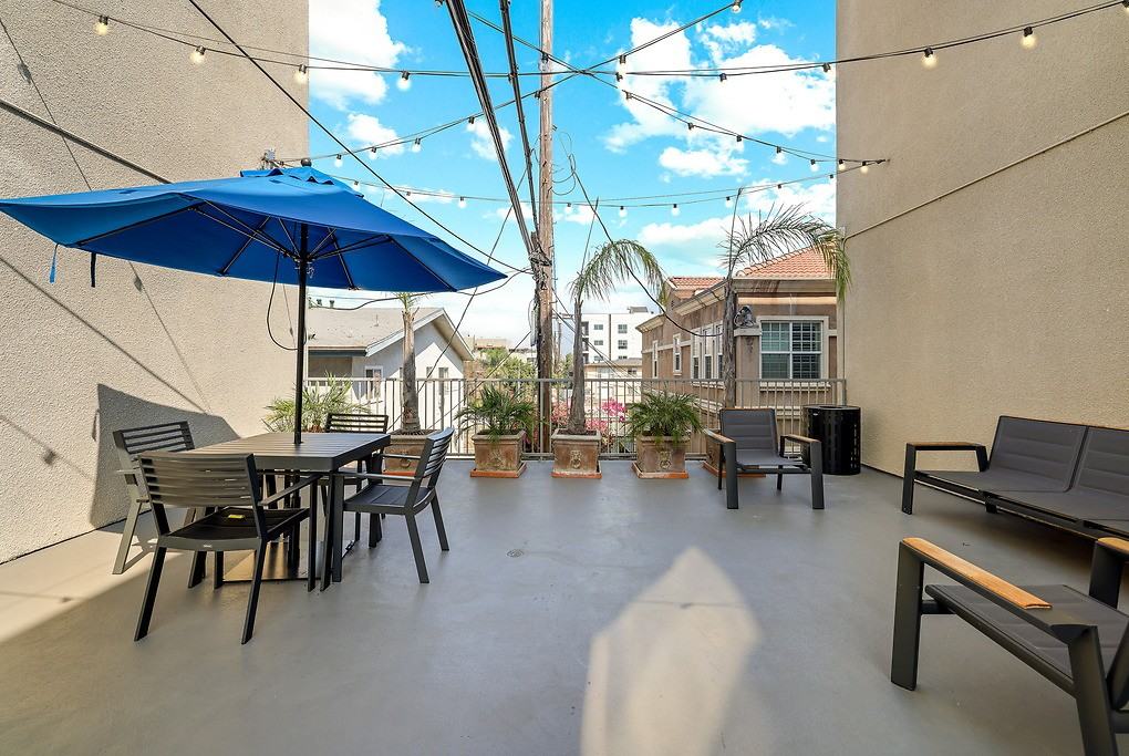 Regency Palm Court - Photo 2 of 17