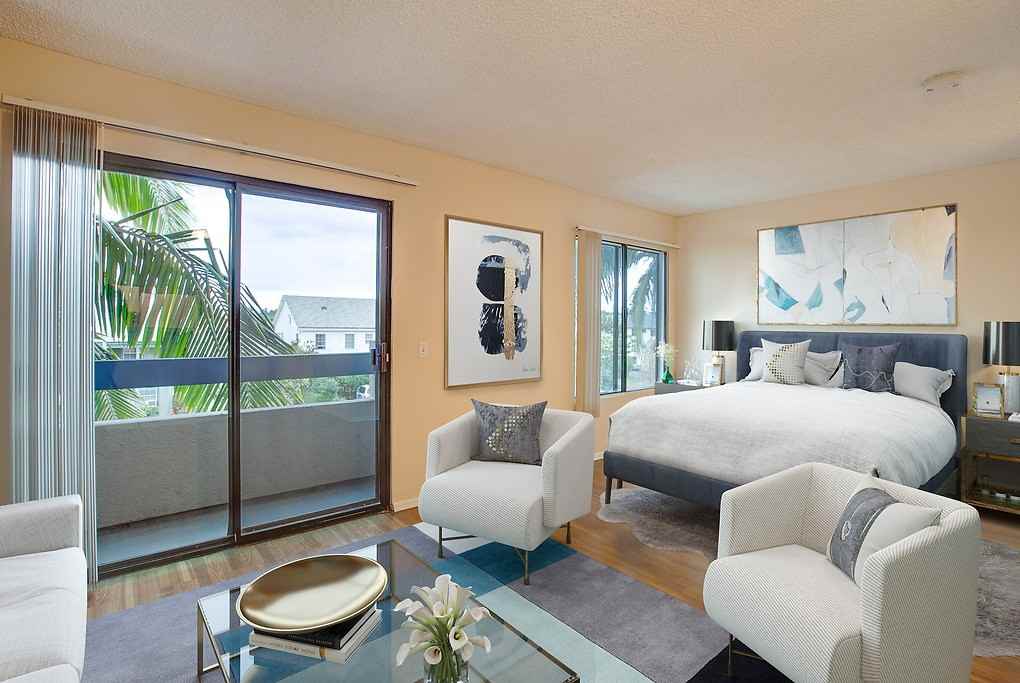 Regency Palm Court - Photo 6 of 17