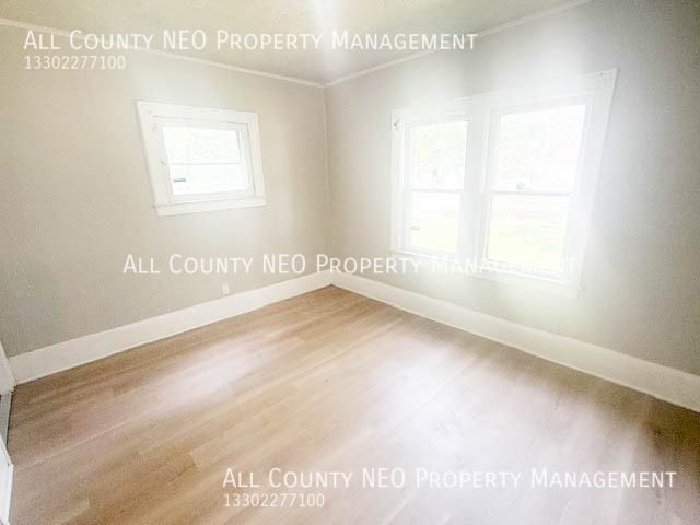 380 Noble Ave - Photo 3 of 6
