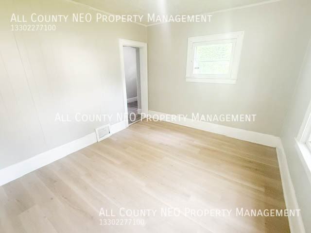 380 Noble Ave - Photo 4 of 6