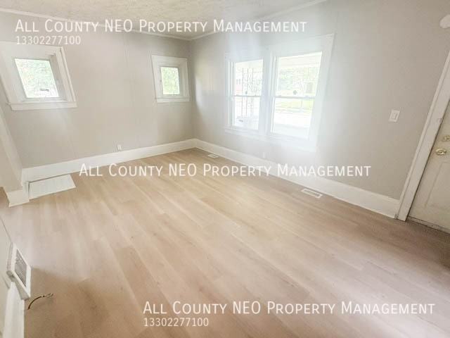 380 Noble Ave - Photo 6 of 6
