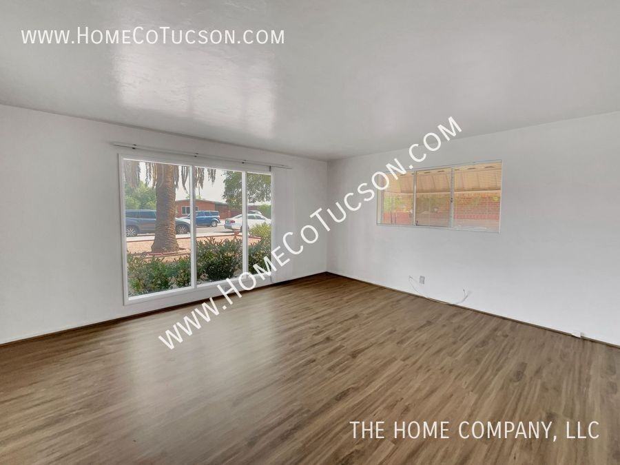 3238 E Hawthorne St - Photo 5 of 37