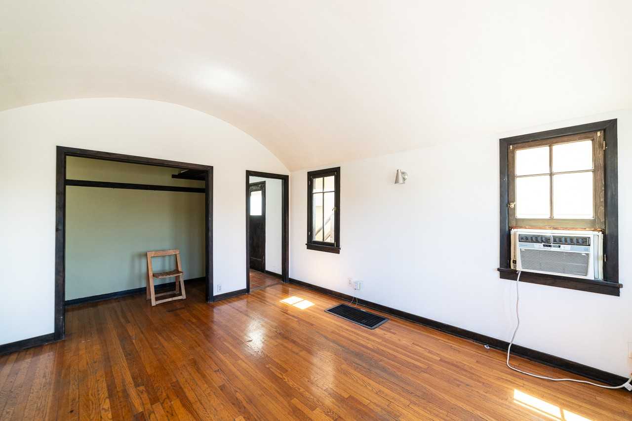 836 Silver Lake Blvd - Photo 7 of 22