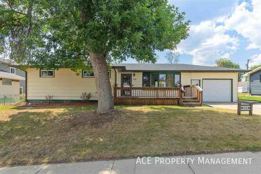 209 Wedgewood Dr - Photo 2 of 18