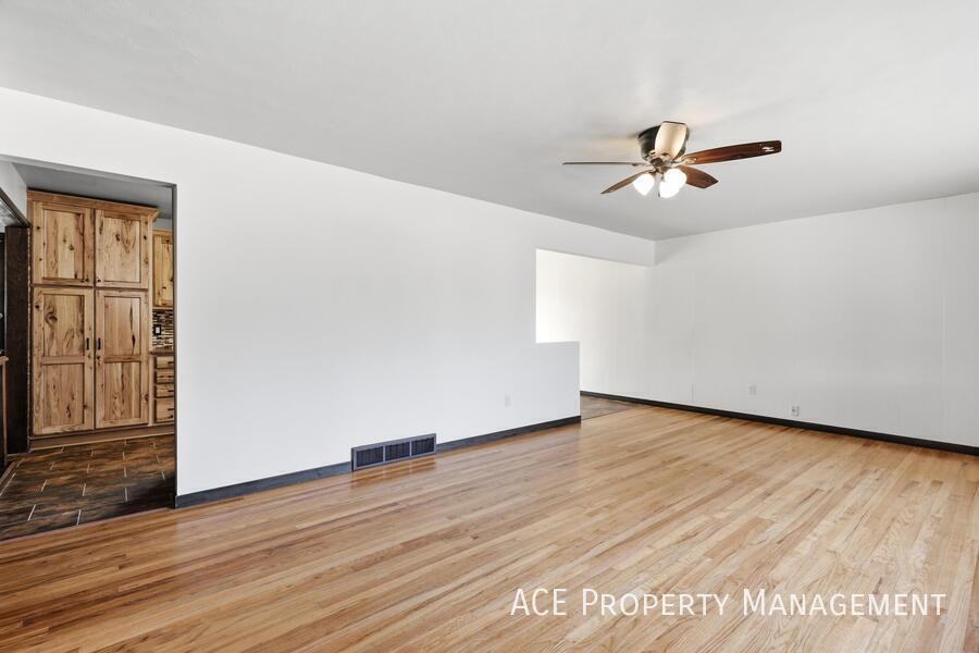 209 Wedgewood Dr - Photo 4 of 18