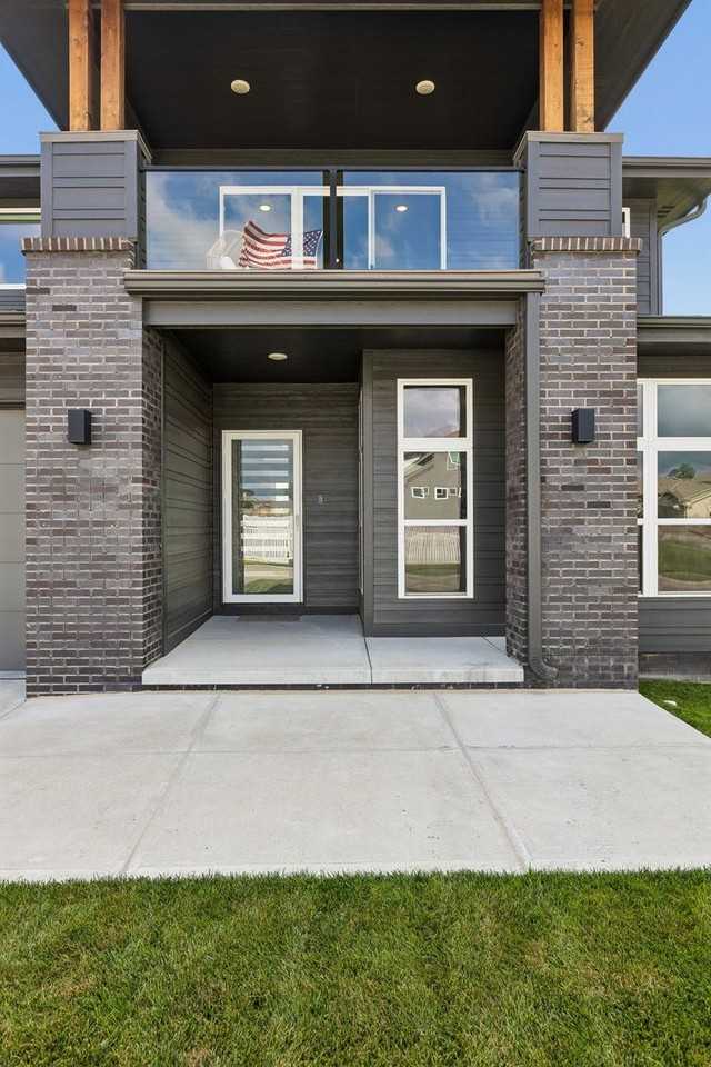303 Otoe Dr - Photo 3 of 38