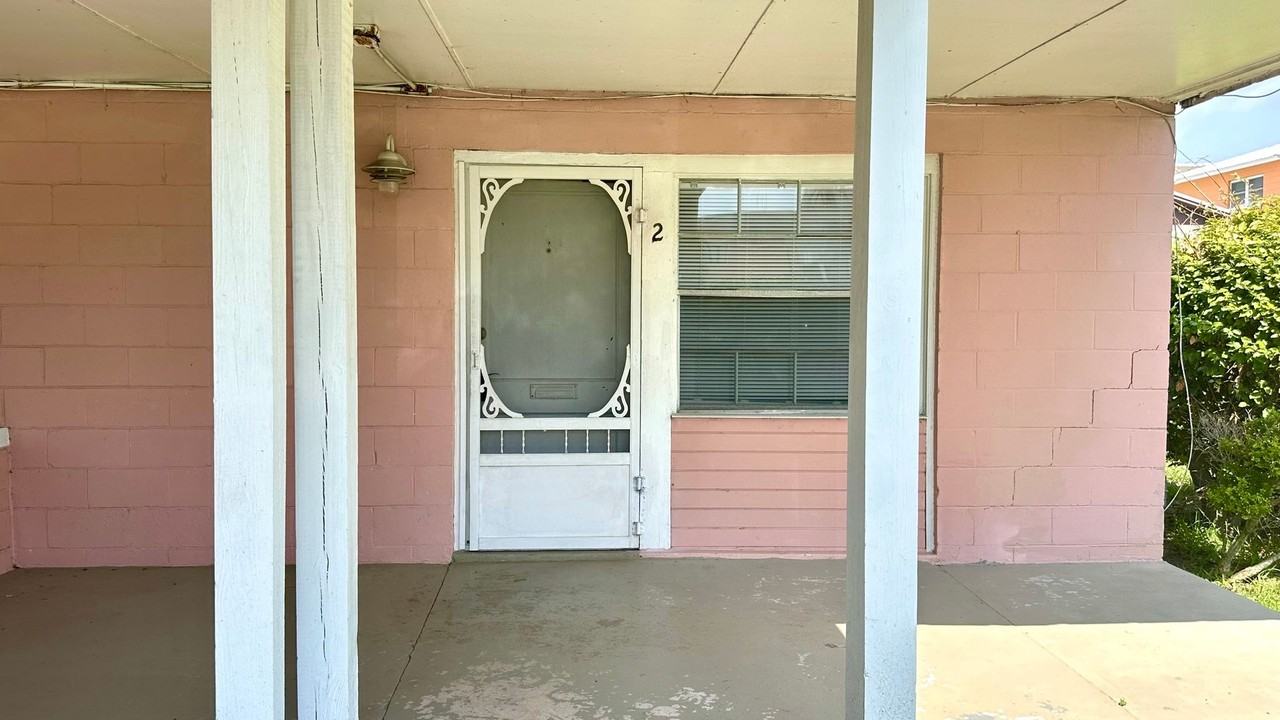 337 N Fletcher Ave - Photo 2 of 17