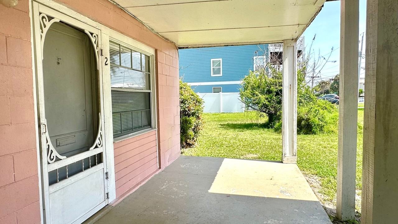 337 N Fletcher Ave - Photo 3 of 17