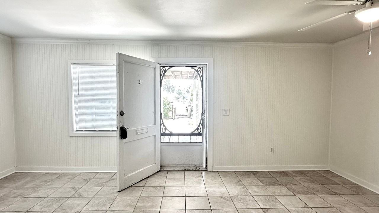 337 N Fletcher Ave - Photo 4 of 17