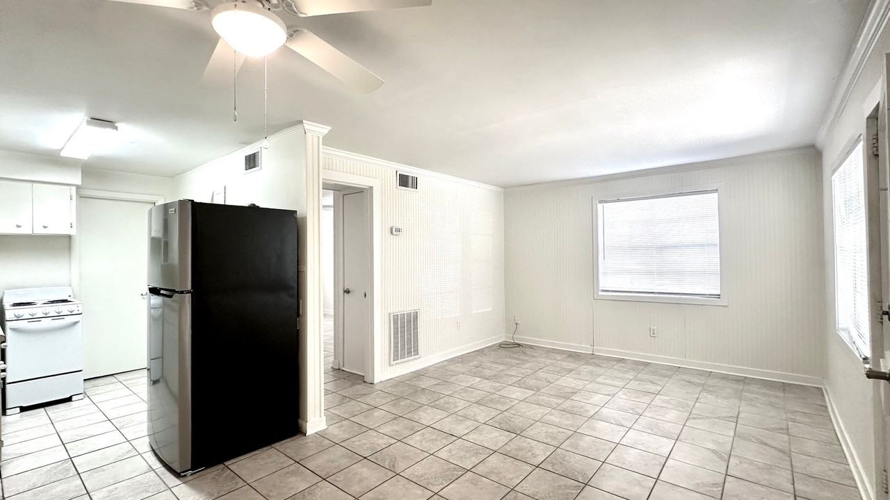 337 N Fletcher Ave - Photo 7 of 17