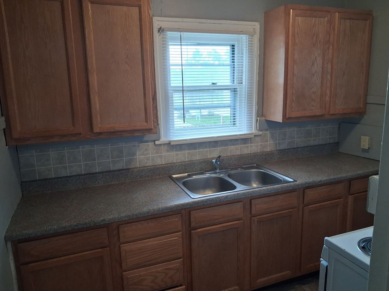 110 S Wilmoth Ave - Photo 7 of 19