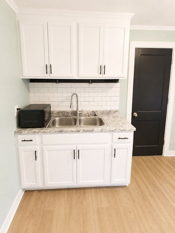 1031 N Harris St - Photo 2 of 13